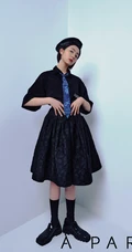 黄多多俏皮可爱雀斑妆，搭配多套复古摩登时尚服饰，少女心满满写真照
