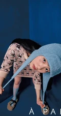 黄多多俏皮可爱雀斑妆，搭配多套复古摩登时尚服饰，少女心满满写真照