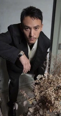 张震不修边幅，胡子拉碴慵懒帅气写真照片