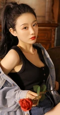 马尾辫发型时尚气质女生牛仔衣套装短裤显修长线条感吸睛复古室内写真图集