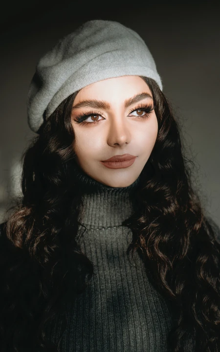 戴毛线帽子的大眼欧美美女近照手机壁纸