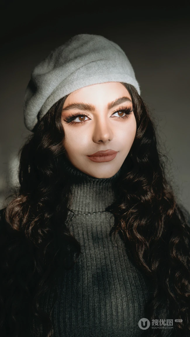 戴毛线帽子的大眼欧美美女近照手机壁纸