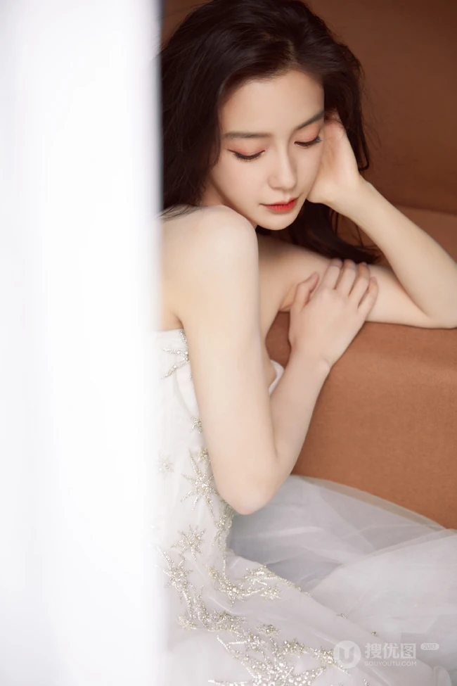 Angelababy杨颖气质V领礼裙白裙礼服仙气飘飘气质写真照片