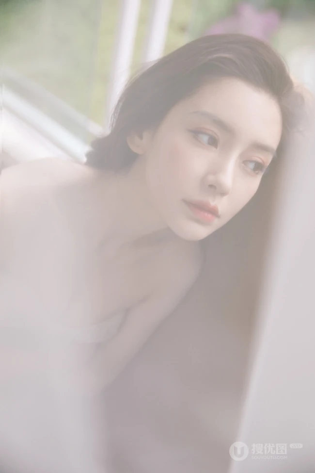Angelababy杨颖气质V领礼裙白裙礼服仙气飘飘气质写真照片