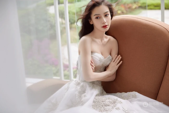 Angelababy杨颖气质V领礼裙白裙礼服仙气飘飘气质写真照片