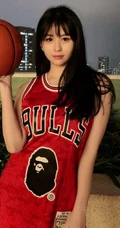 沈月cos赤木晴子，身着宽大篮球服，可爱元气十足美照