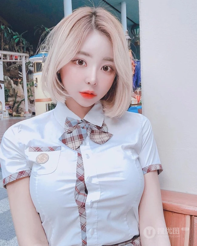 动人的齐肩遮耳微卷短发漂亮少女清新动人生活照写真图片参考 第10张