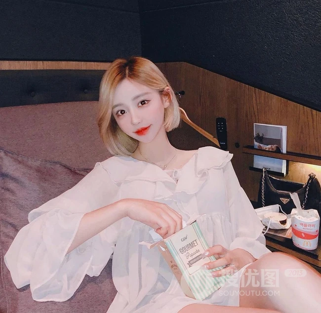 动人的齐肩遮耳微卷短发漂亮少女清新动人生活照写真图片参考 第8张