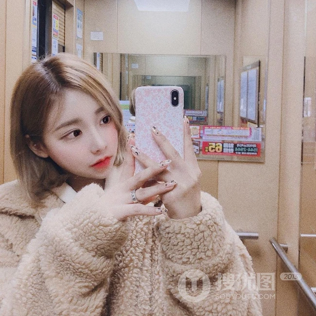 动人的齐肩遮耳微卷短发漂亮少女清新动人生活照写真图片参考 第12张