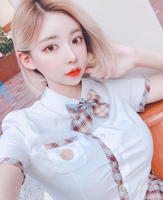 动人的齐肩遮耳微卷短发漂亮少女清新动人生活照写真图片参考 第2张
