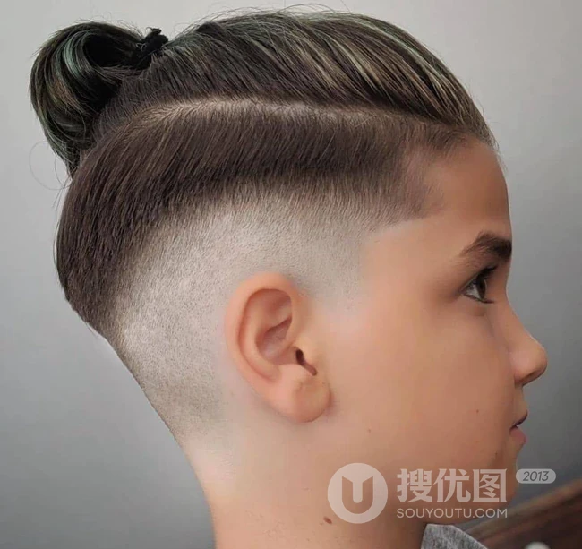 帅气小男孩发型图片，个性十足的儿童，男孩子刻痕短发发型图集 第5张