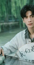 品茶 执扇 风度翩翩，罗云熙微博晒最新帅气写真照片