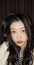 台湾流行乐女歌手王承渲微博晒最新可爱自拍照，自侃文案难写，求标题