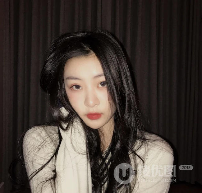 台湾流行乐女歌手王承渲微博晒最新可爱自拍照，自侃文案难写，求标题