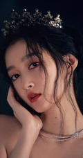 关晓彤气质动人黑色露肩装公主裙穿搭暗黑风格写真美照