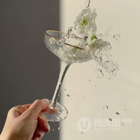 水 杯子 玫瑰花 刹那间的美感 好看有创意的静止镜头摄影QQ头像图片