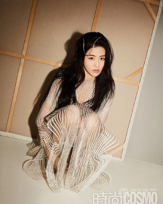 SNH48女生成员孙芮时尚COSMO杂志写真