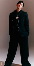 新生代男演员 侧颜帅哥晏紫东最新帅气冬装杂志写真照片