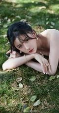 蔡卓宜礼裙丝绒垂裙户外高贵气质动人写真照片