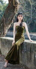 蔡卓宜礼裙丝绒垂裙户外高贵气质动人写真照片