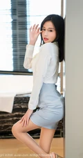 模特仓井优香白衫蓝裙袜装职业秘书装扮 眼镜OL气质优美室内写真套图