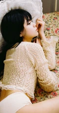 齐刘海漂亮少女镂空衣短裤家居服气质室内如电影般质感复古画面写真图集