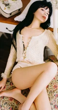 齐刘海漂亮少女镂空衣短裤家居服气质室内如电影般质感复古画面写真图集