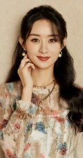 赵丽颖清新可人印花衫牛仔裤穿搭品牌代言写真美照