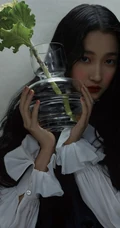 油画少女的静谧时光，关晓彤暗黑公主风格杂志写真图片