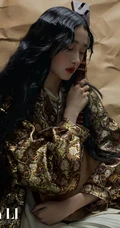 油画少女的静谧时光，关晓彤暗黑公主风格杂志写真图片