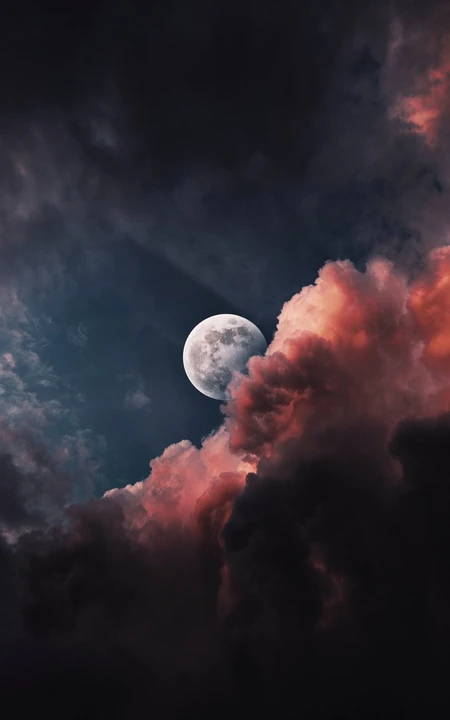天空中，那仿若尽在眼前的明月 月亮 及绚丽的云彩唯美景色手机壁纸图片