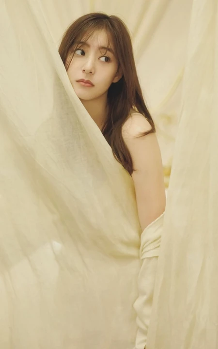 日本女演员、平面模特新木优子气质肩带睡裙室内浴室，室内写真图片