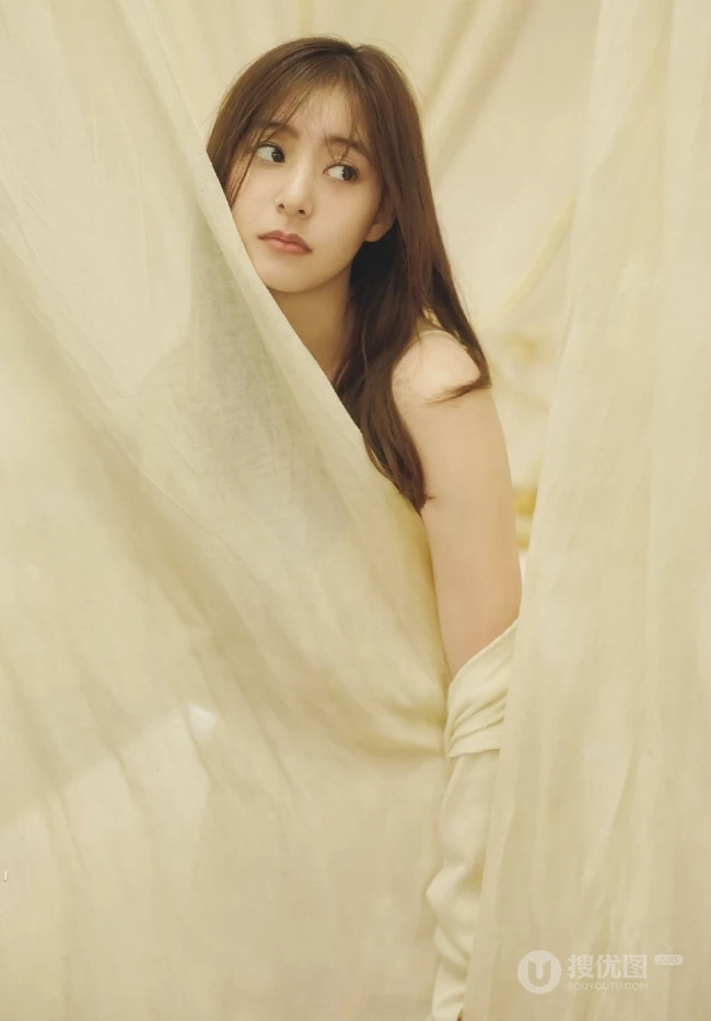 日本女演员、平面模特新木优子气质肩带睡裙室内浴室，室内写真图片