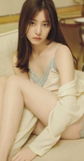 日本女演员、平面模特新木优子气质肩带睡裙室内浴室，室内写真图片