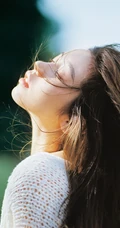 嘴唇微翘娇小可人精选少女林木婷子清纯唯美户外森系复古色写真照片