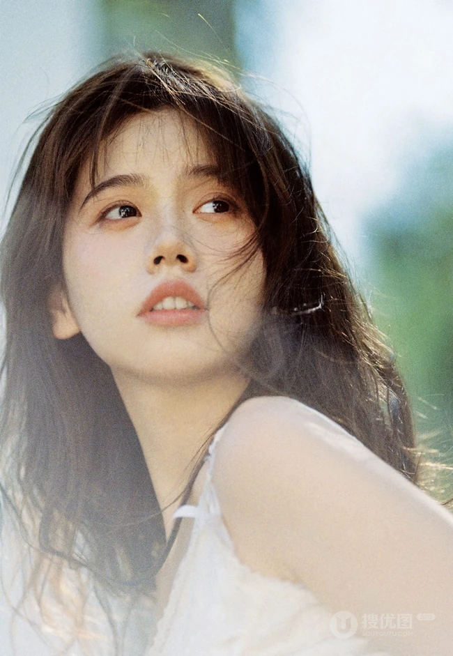 嘴唇微翘娇小可人精选少女林木婷子清纯唯美户外森系复古色写真照片