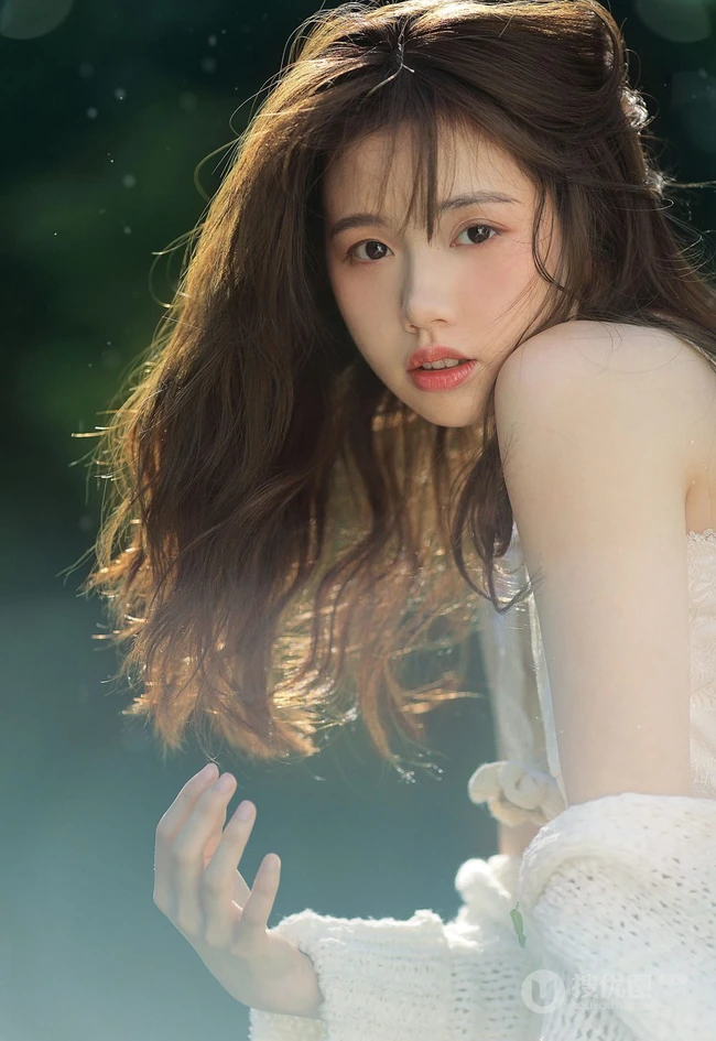 嘴唇微翘娇小可人精选少女林木婷子清纯唯美户外森系复古色写真照片