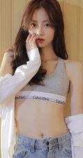 漂亮清新微卷发型运动背心牛仔裤网红女生奥荷黎气质暖室内写真照片