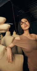 倪妮试衣间模特房慵懒十足艺术感写真图片