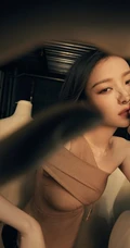 倪妮试衣间模特房慵懒十足艺术感写真图片