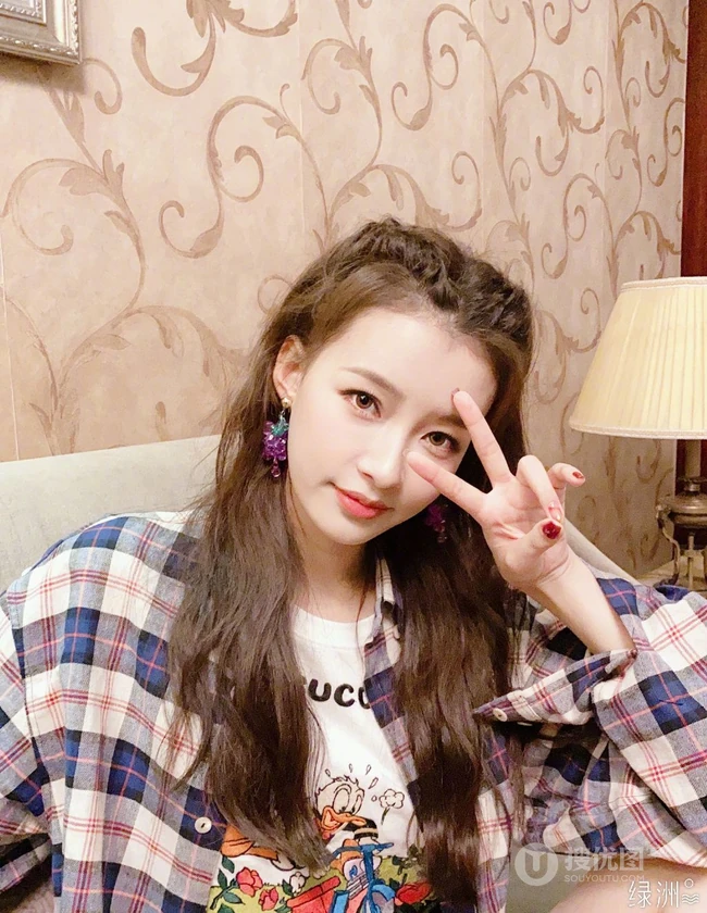 女生孙怡微博可爱俏皮写真生活照图集欣赏