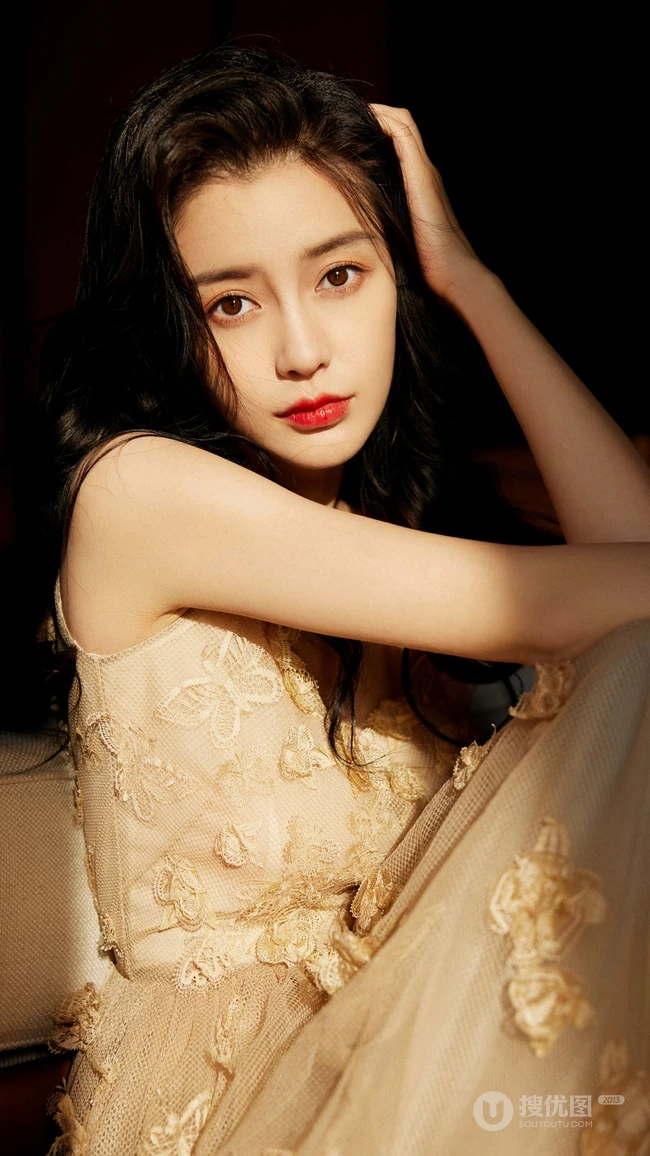 angelababy杨颖轻纱黄裙穿着优雅气质慵懒写真手机壁纸图片