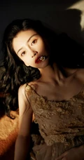 angelababy杨颖轻纱黄裙穿着优雅气质慵懒写真手机壁纸图片
