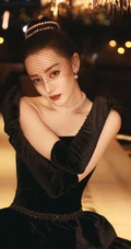 迪丽热巴黑色礼裙连衣长裙礼服穿着气质摩登写真美照