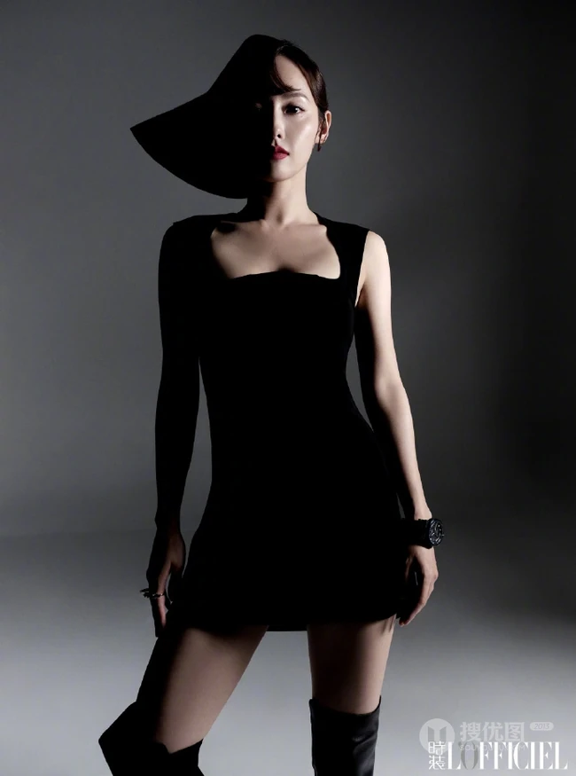 张嘉倪黑裙系列气质写真登最新《时装LOFFICIEL》杂志美照