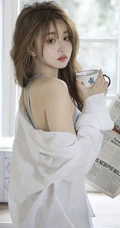 身材好颜值高的紧身运动背心牛仔裤靓丽少女厨房一角气质私拍写真照