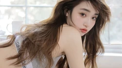 长睫毛，明亮眼睛，侧颜超美的运动背心女孩高清4k桌面壁纸图片