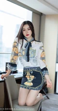 容颜娇美，肌肤如玉女生嫩模Vanessa刺绣风紧身包臀裙袜装气质室内写真套图