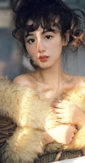 复古的美，清秀丽质微卷发型少女气质复古羊毛衣穿着室内摄影写真照片