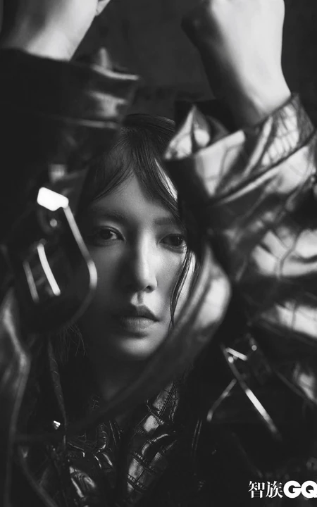 谭维维流泪妆，暗黑风格写真登《智族gq》最新杂志写真图片